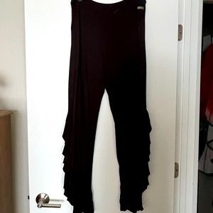 Matilda Jane ruffle fin pant. Lightly worn. Very comfy and cute☺️